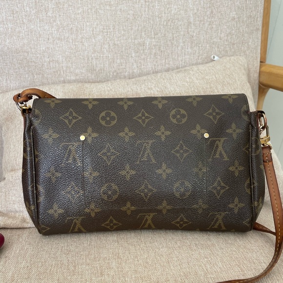 Louis Vuitton, favorite MM Crossbody Bag - Picture 13 of 16